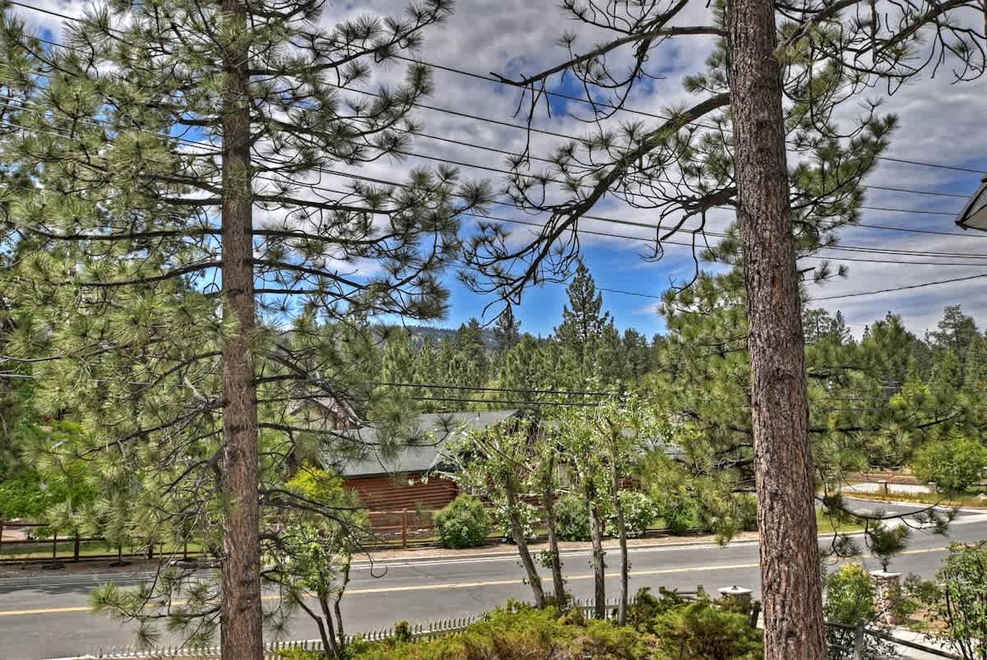 Big Bear Playground: Cabin Ideal for Family and Friends' Playtime