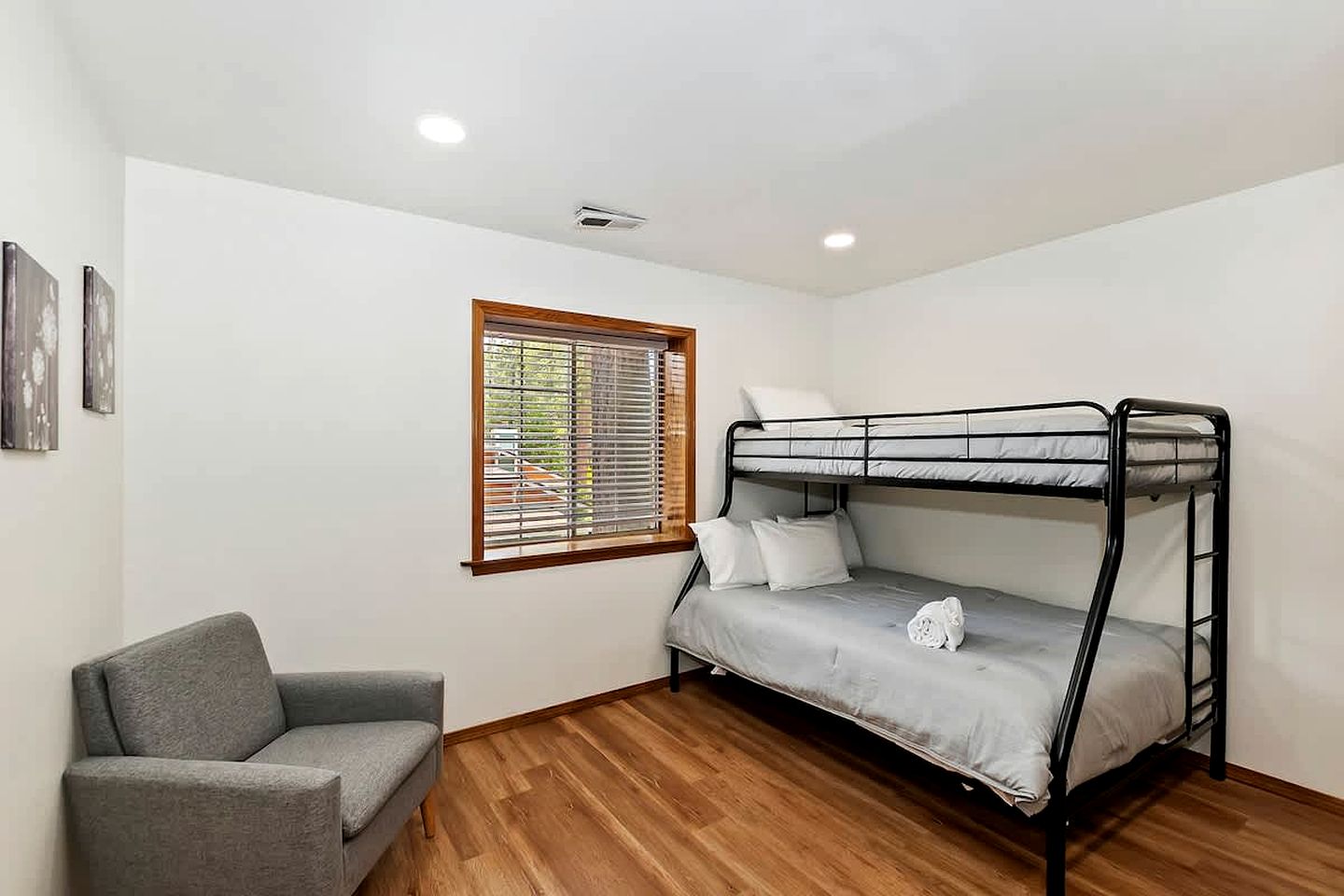 Big Bear Playground: Cabin Ideal for Family and Friends' Playtime