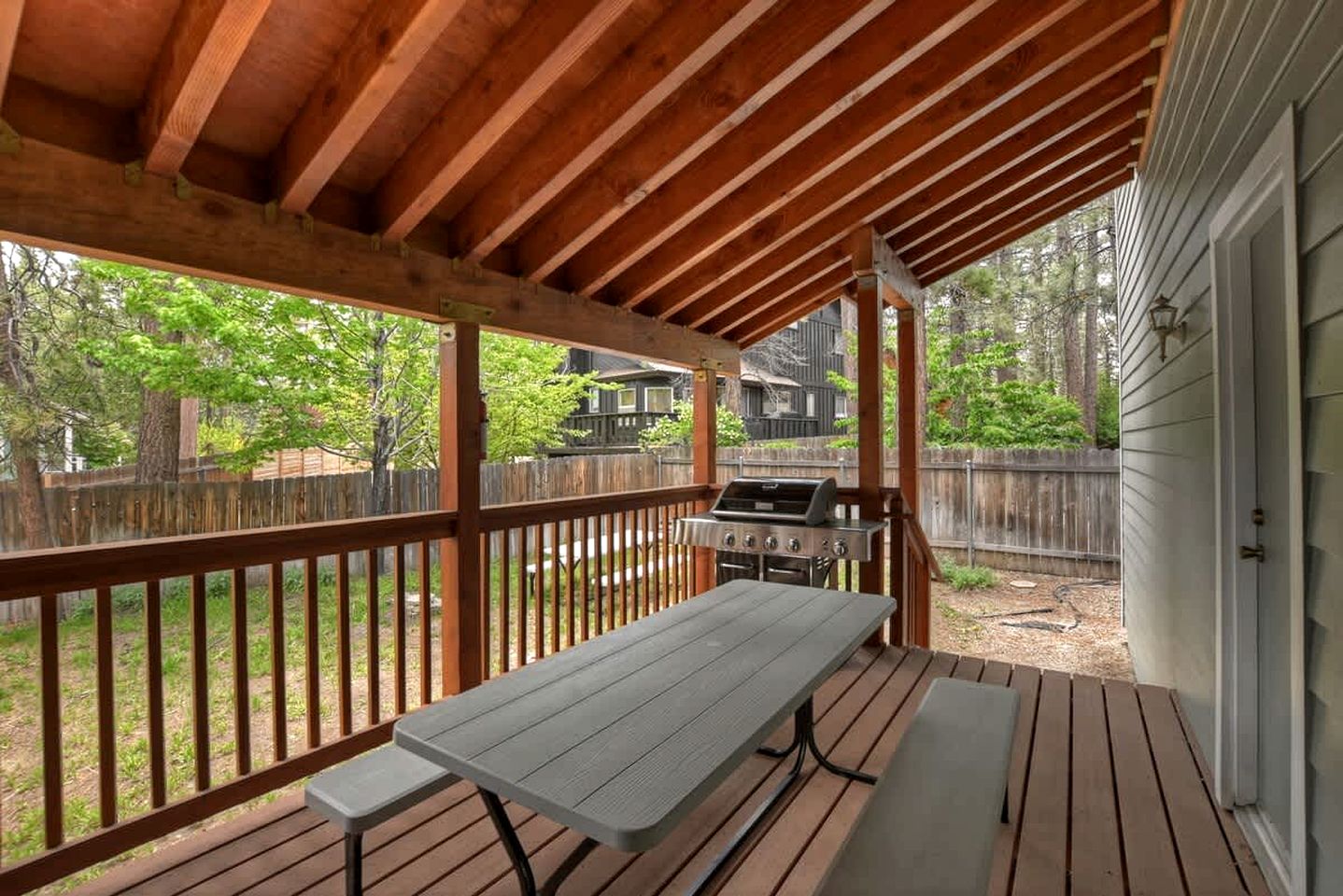 Big Bear Playground: Cabin Ideal for Family and Friends' Playtime