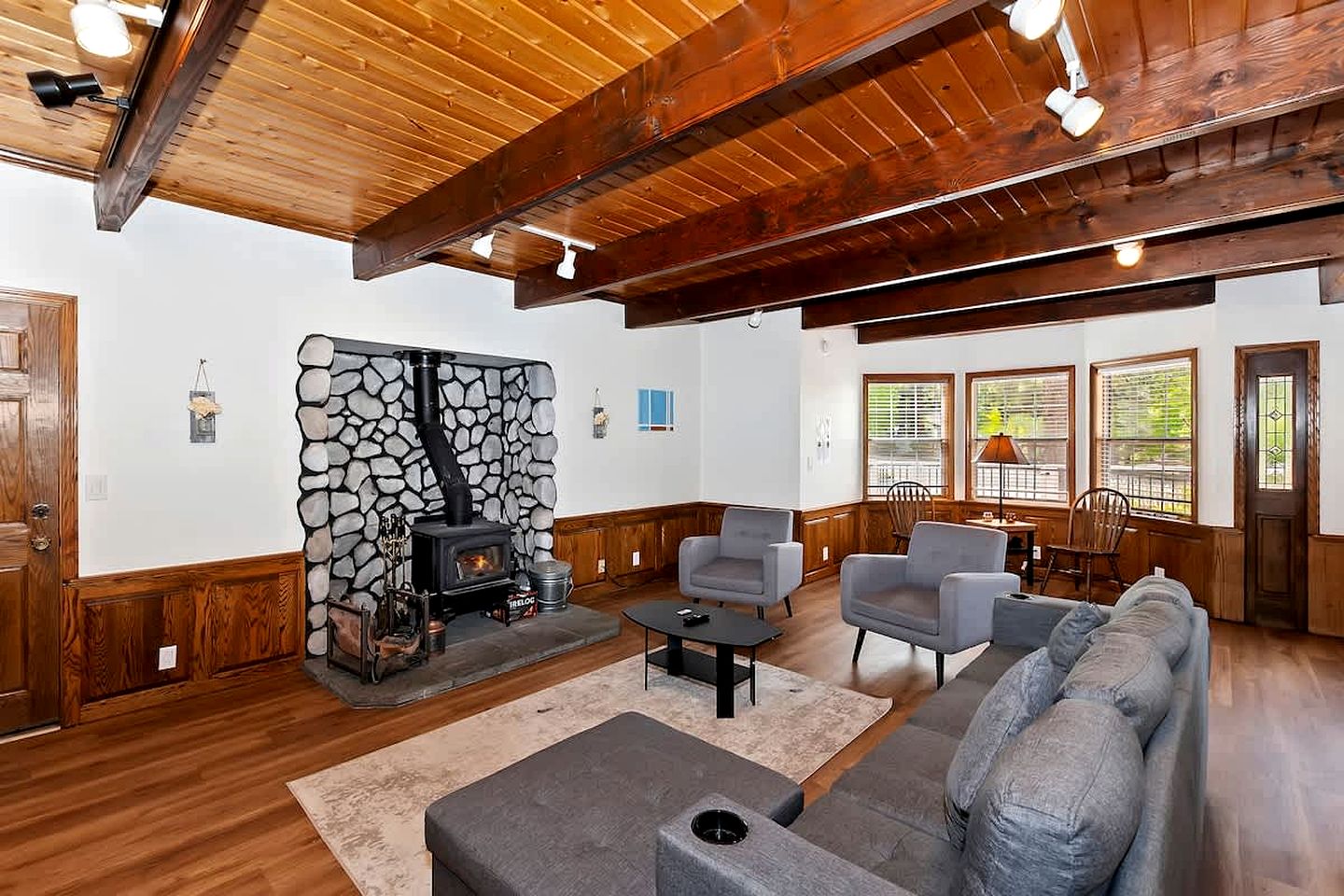 Big Bear Playground: Cabin Ideal for Family and Friends' Playtime