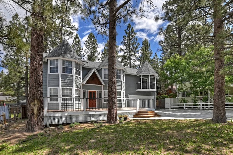 Cabins (United States of America, Big Bear Lake, California)