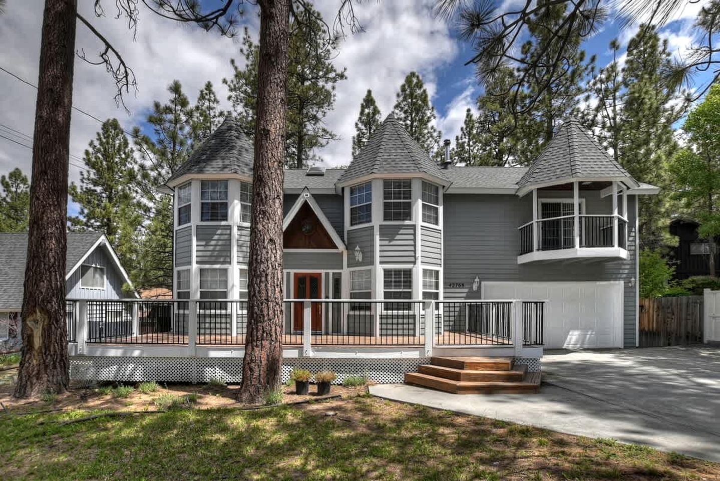 Big Bear Playground: Cabin Ideal for Family and Friends' Playtime