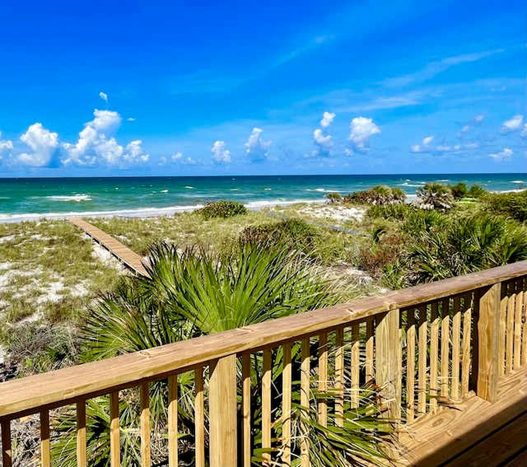 Spacious Beachfront House with Panoramic Gulf Views on Little Gasparilla Island, Florida
