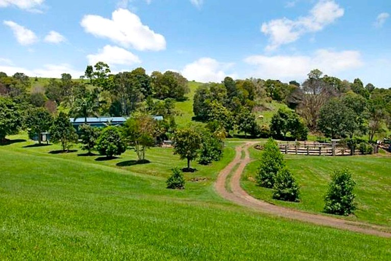 Barns (Mullumbimby, New South Wales, Australia)