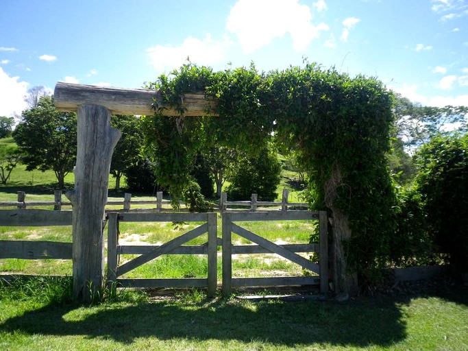 Barns (Mullumbimby, New South Wales, Australia)