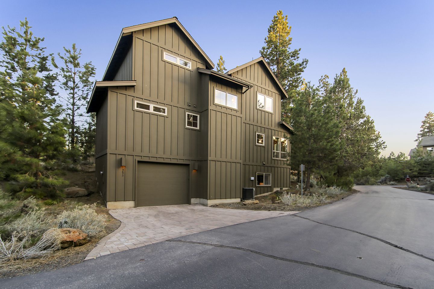 Luxury Family Resort Cabin with Pool, Hot Tub, and Deschutes River Trail Access in Bend, Oregon