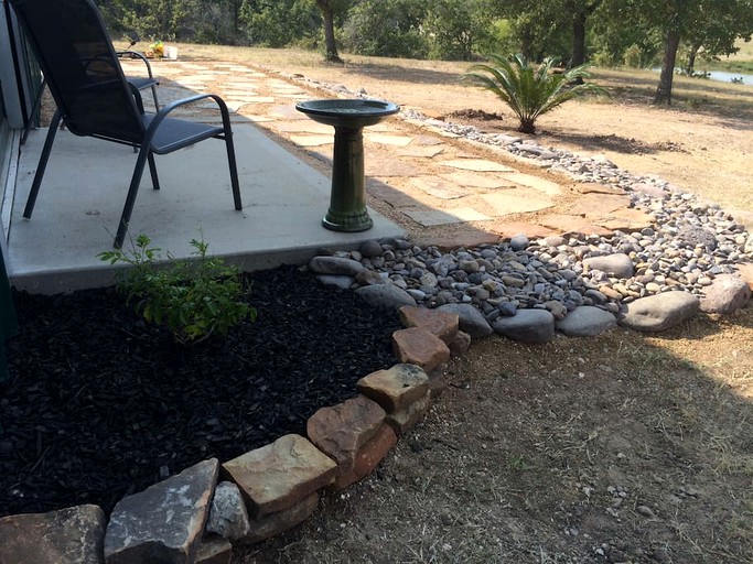 Cabins (Gonzales, Texas, United States)