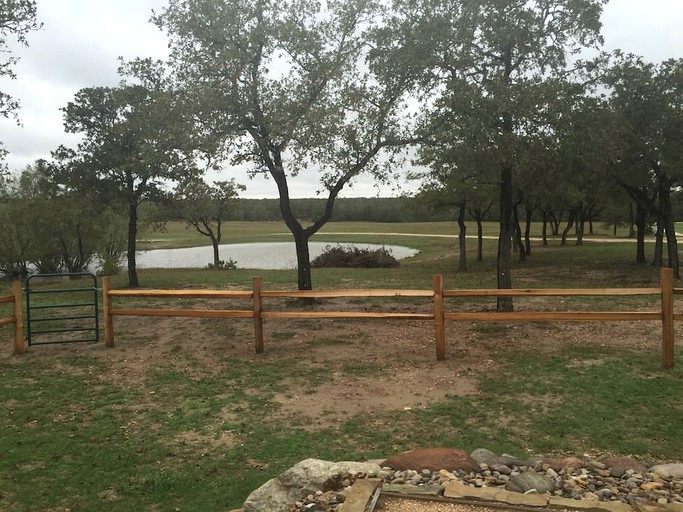 Cabins (Gonzales, Texas, United States)