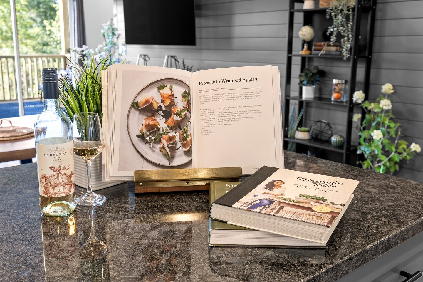 Big Elegant Cabin with Jacuzzi and Equipped Deck in Georgia