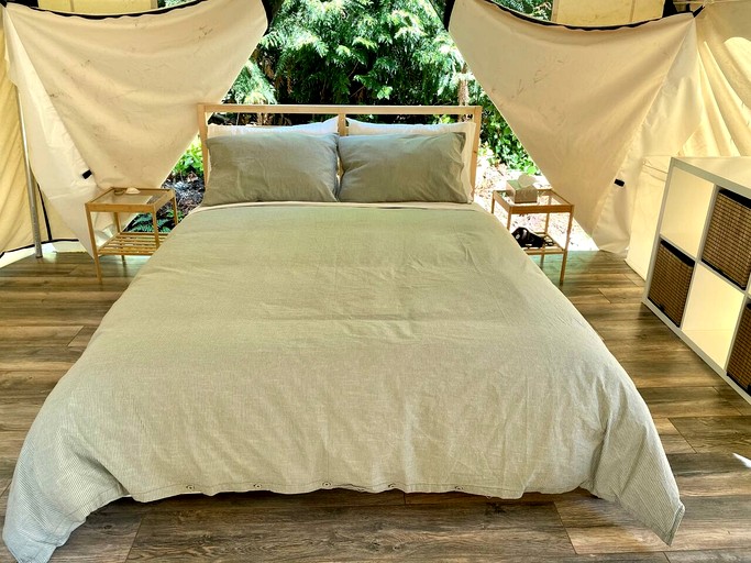Vacation Rentals (Canada, --, --)