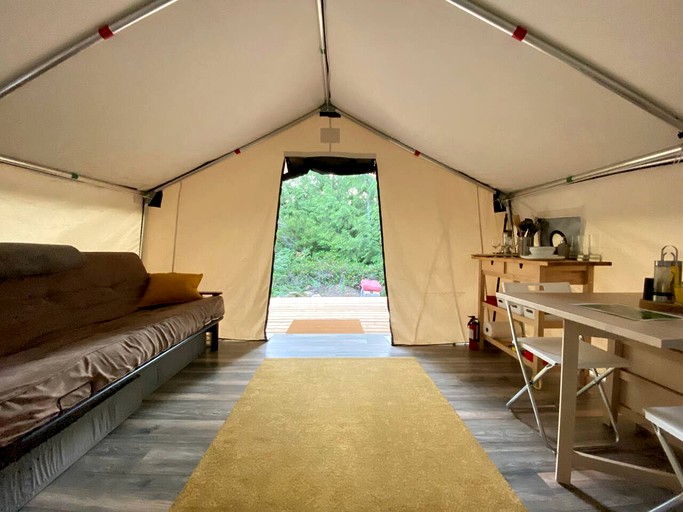 Vacation Rentals (Canada, --, --)