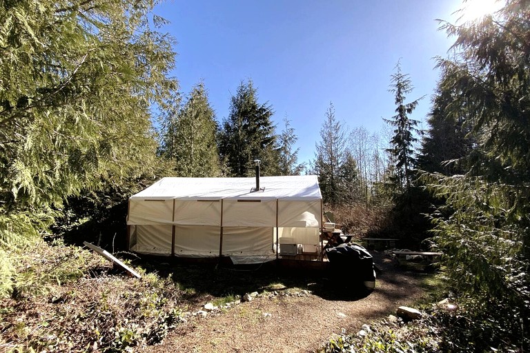 Vacation Rentals (Canada, --, --)