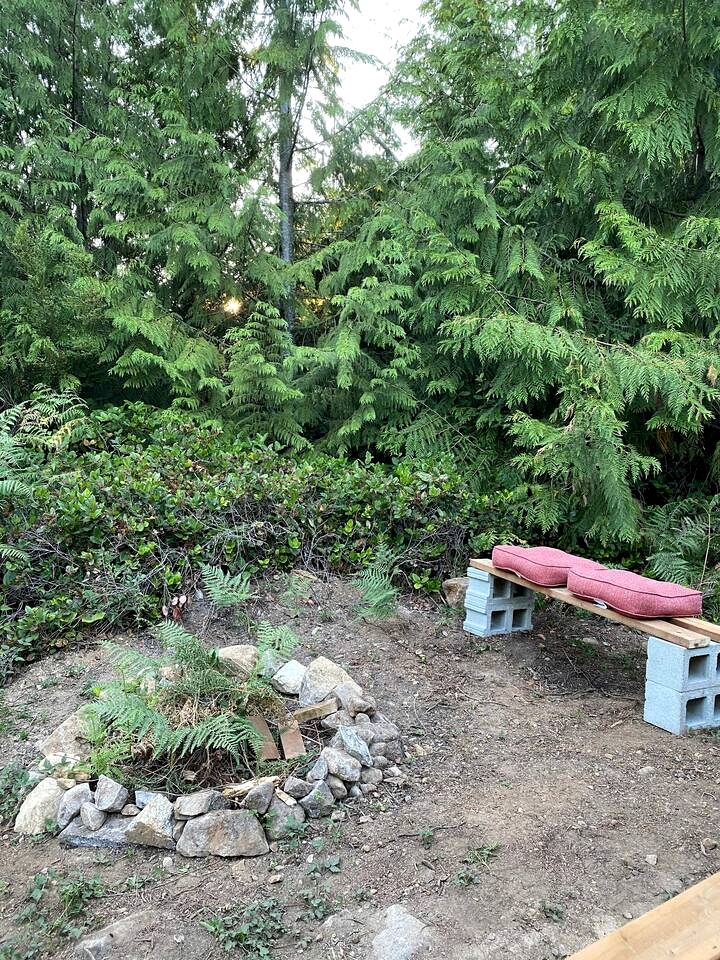 Big Glamping Tent Nestled in Nature on Large Deck, Halfmoon Bay, British Columbia
