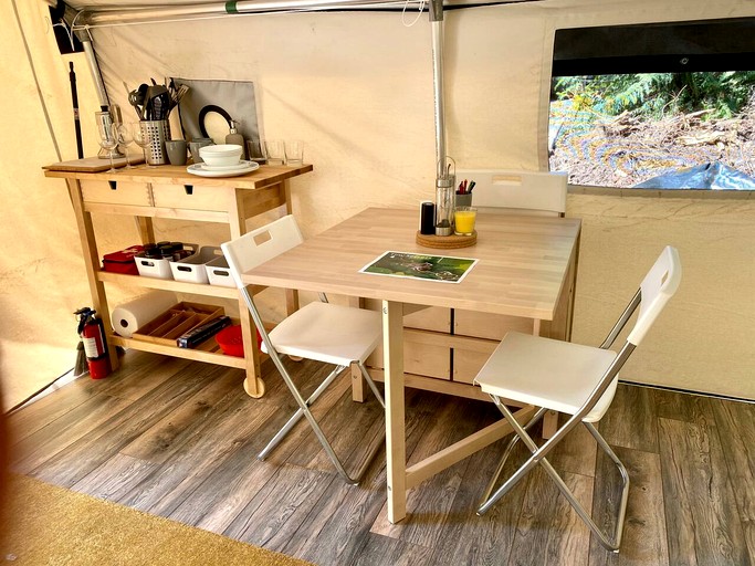 Vacation Rentals (Canada, --, --)