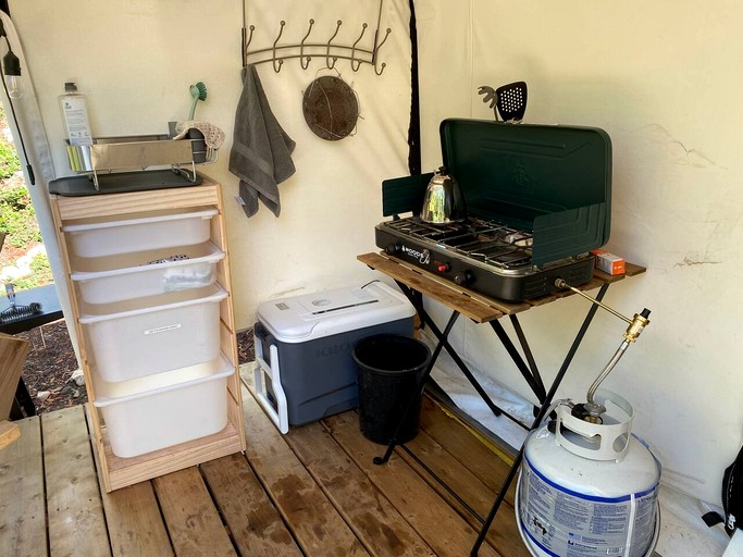 Vacation Rentals (Canada, --, --)