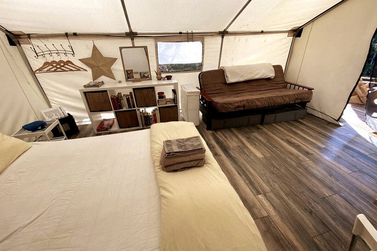Vacation Rentals (Canada, --, --)