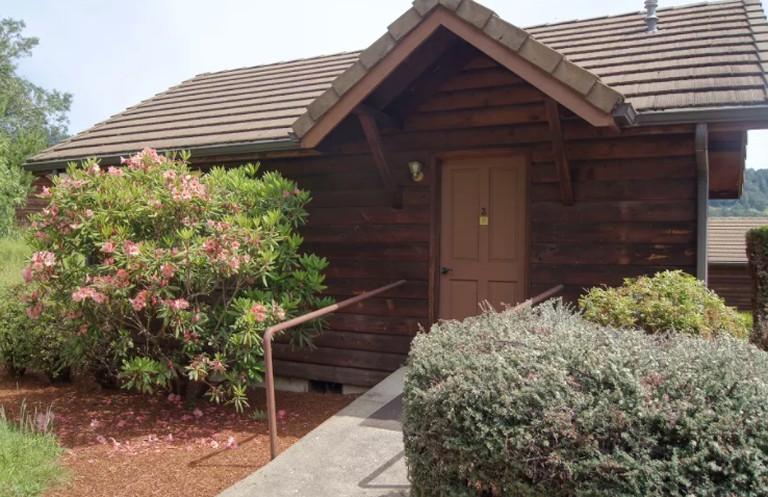 Cabins (Elkton, Oregon, United States)