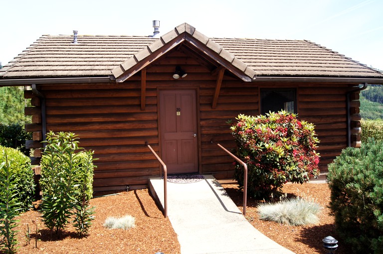 Cabins (Elkton, Oregon, United States)