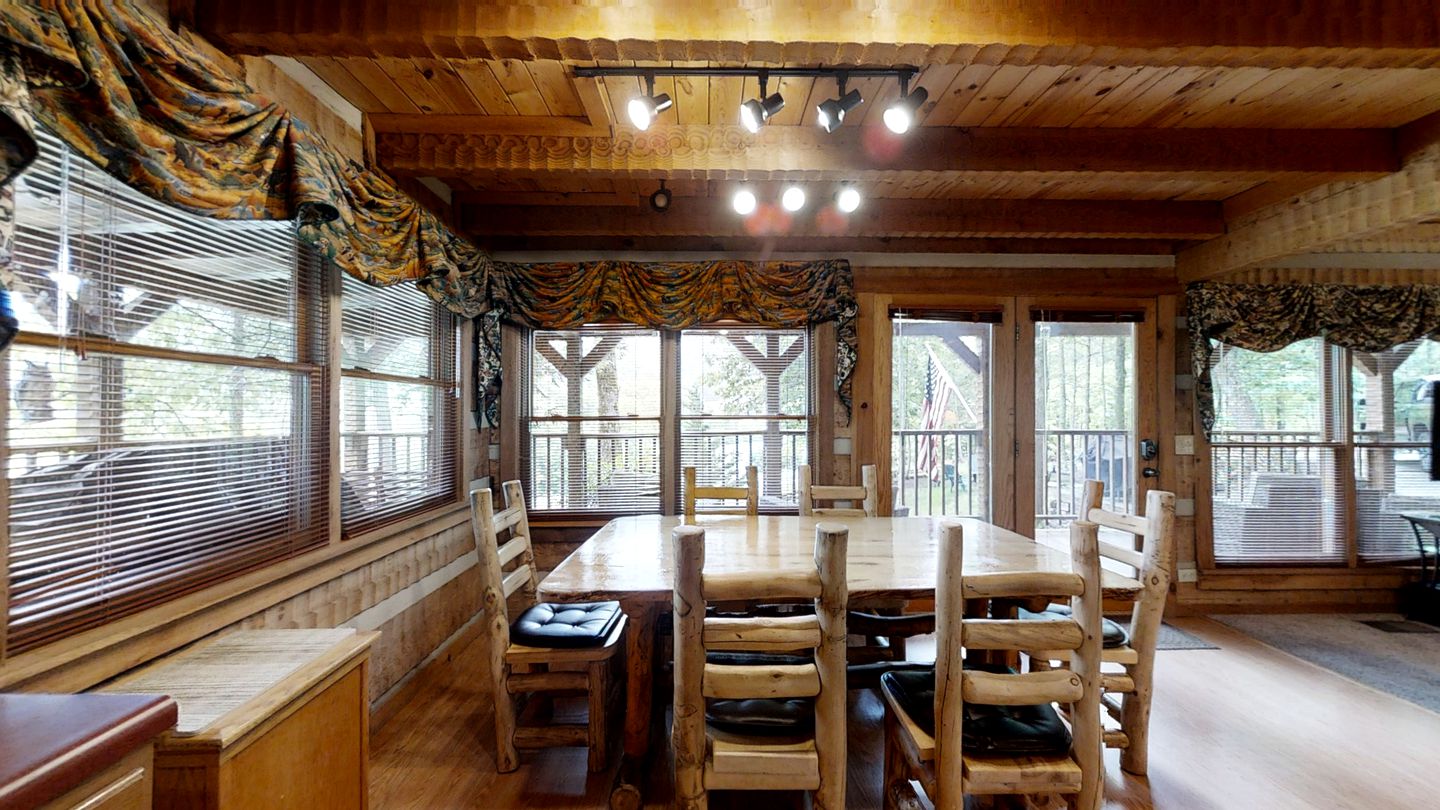 Smoky Mountain Serenity: Your Dream Vacation Awaits in this Perfect Cabin with Hot Tub