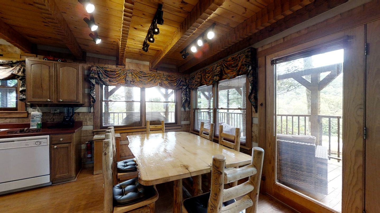Smoky Mountain Serenity: Your Dream Vacation Awaits in this Perfect Cabin with Hot Tub