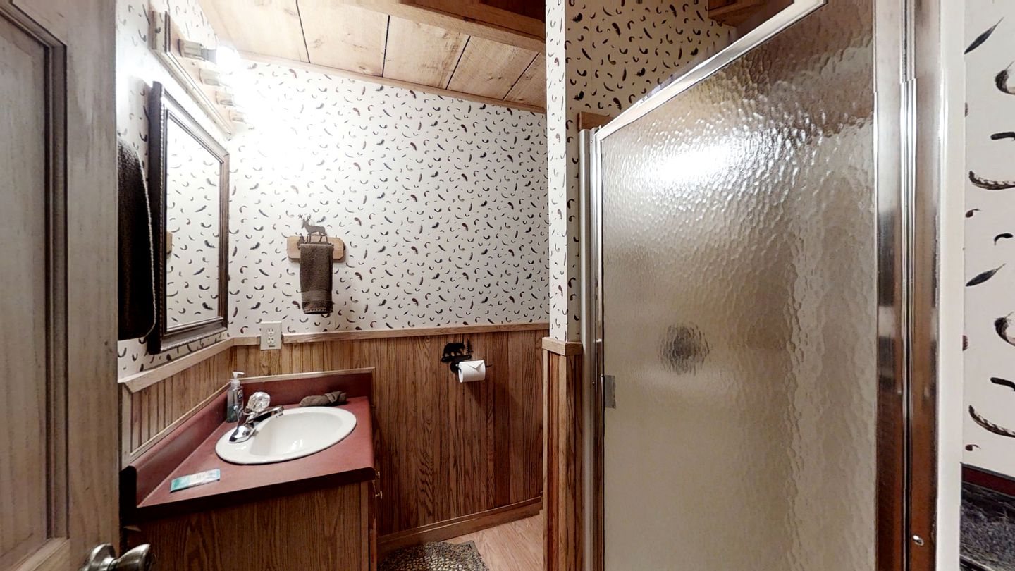 Smoky Mountain Serenity: Your Dream Vacation Awaits in this Perfect Cabin with Hot Tub