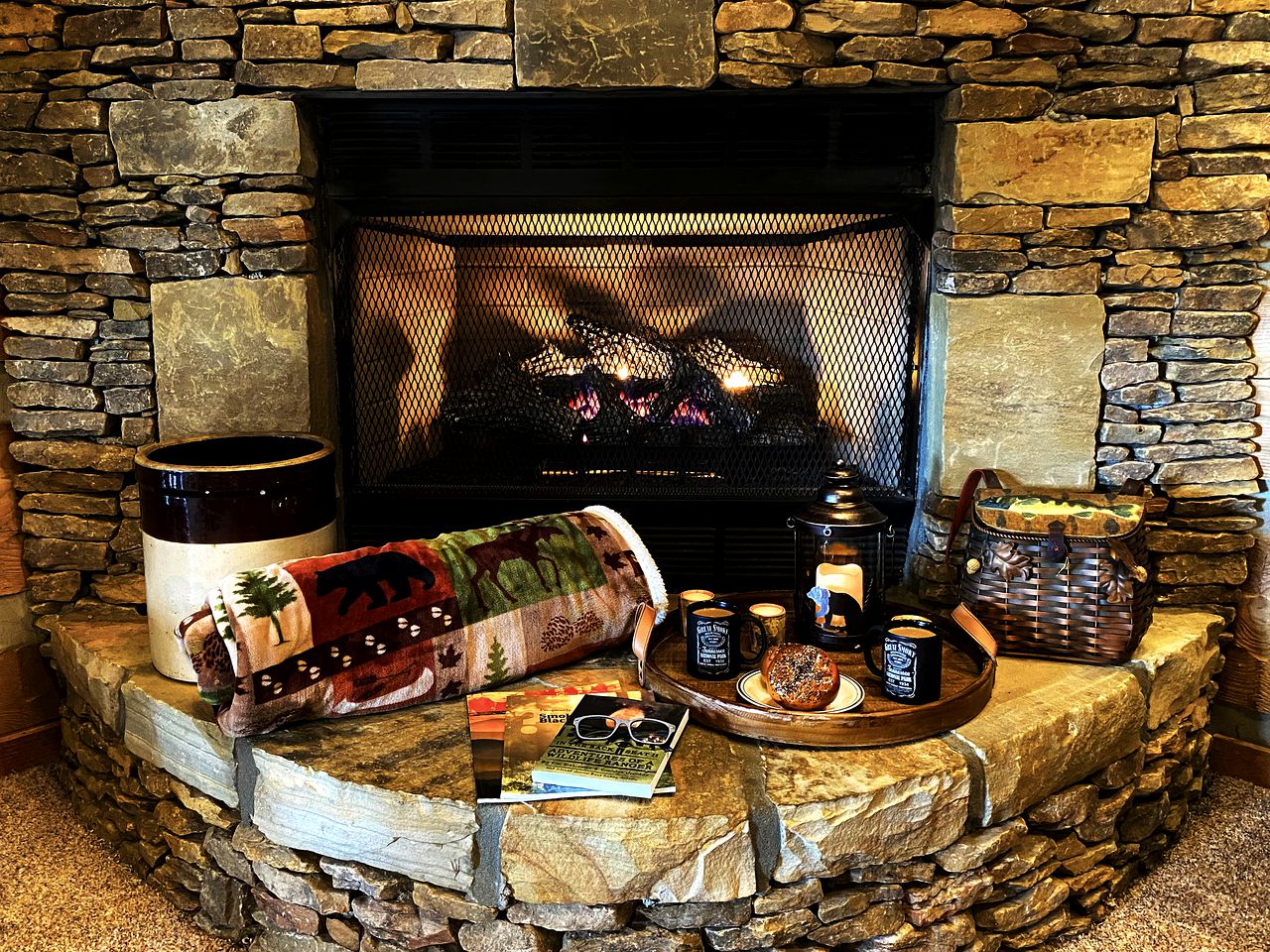 Smoky Mountain Serenity: Your Dream Vacation Awaits in this Perfect Cabin with Hot Tub