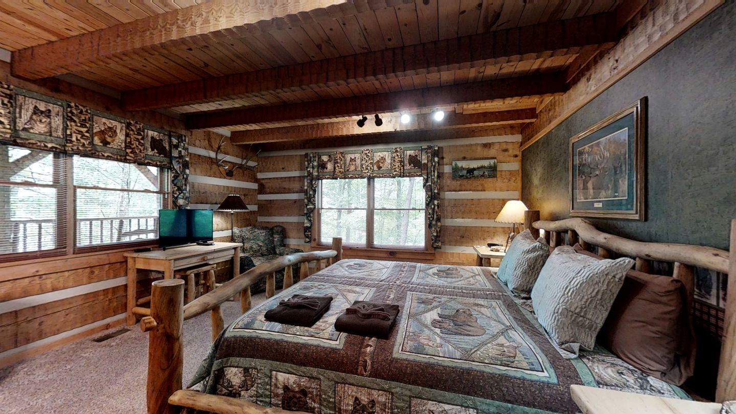 Smoky Mountain Serenity: Your Dream Vacation Awaits in this Perfect Cabin with Hot Tub