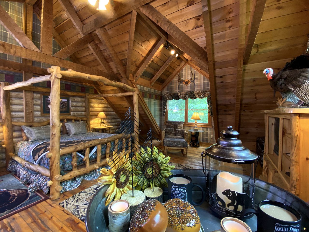 Smoky Mountain Serenity: Your Dream Vacation Awaits in this Perfect Cabin with Hot Tub