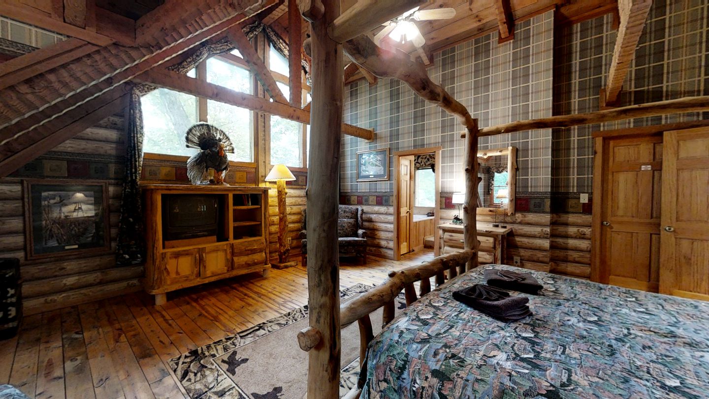 Smoky Mountain Serenity: Your Dream Vacation Awaits in this Perfect Cabin with Hot Tub
