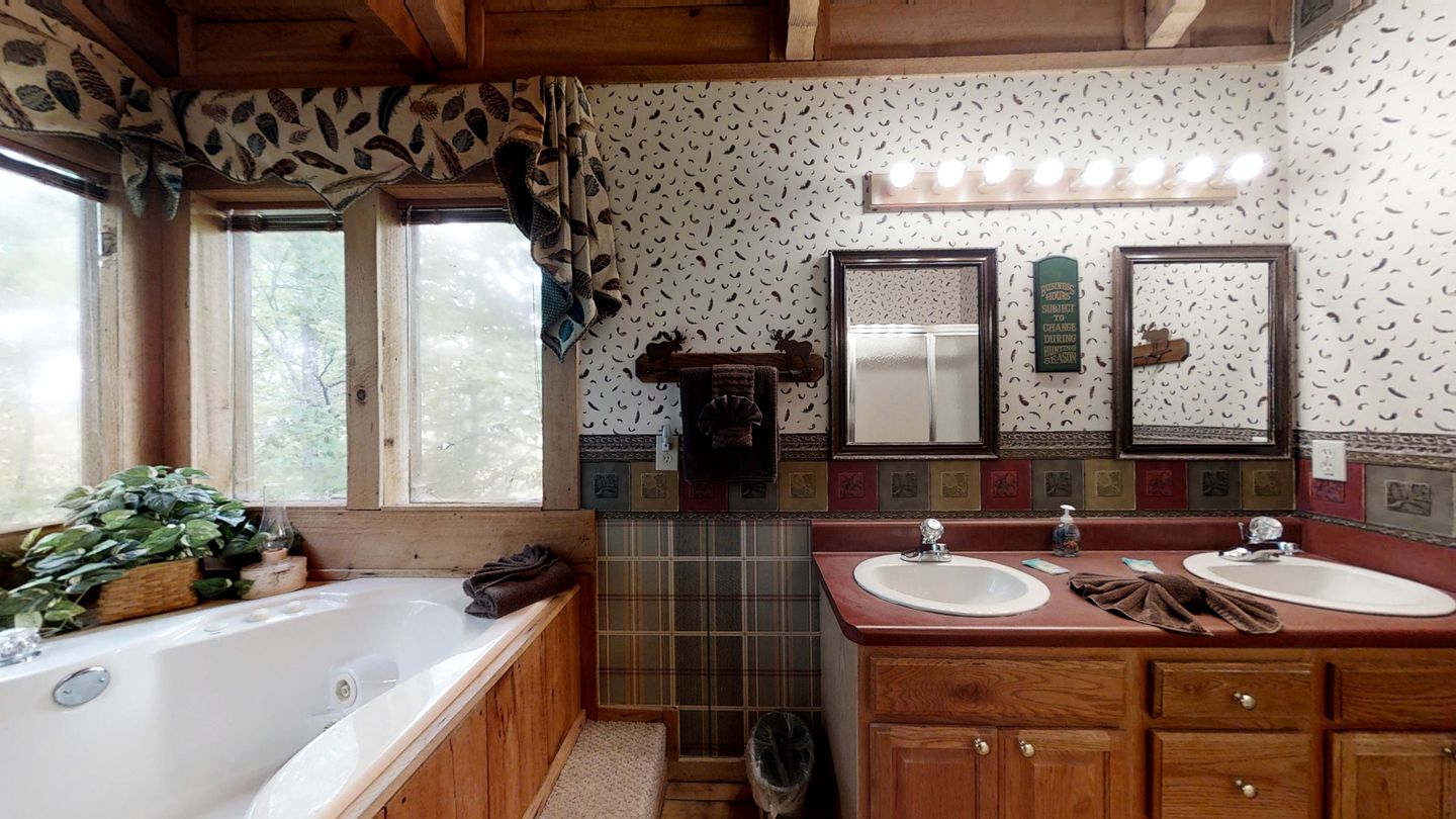 Smoky Mountain Serenity: Your Dream Vacation Awaits in this Perfect Cabin with Hot Tub
