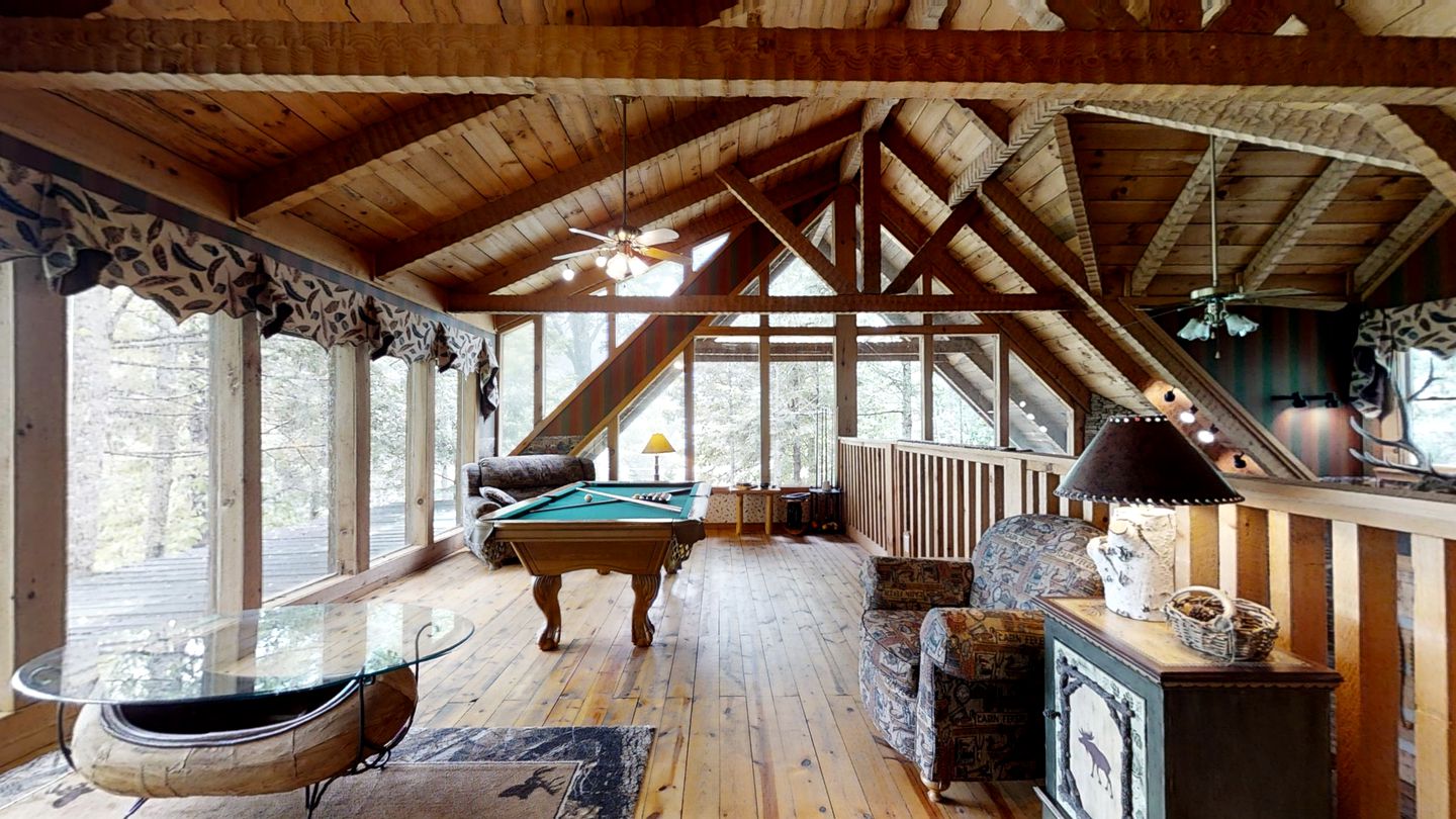 Smoky Mountain Serenity: Your Dream Vacation Awaits in this Perfect Cabin with Hot Tub