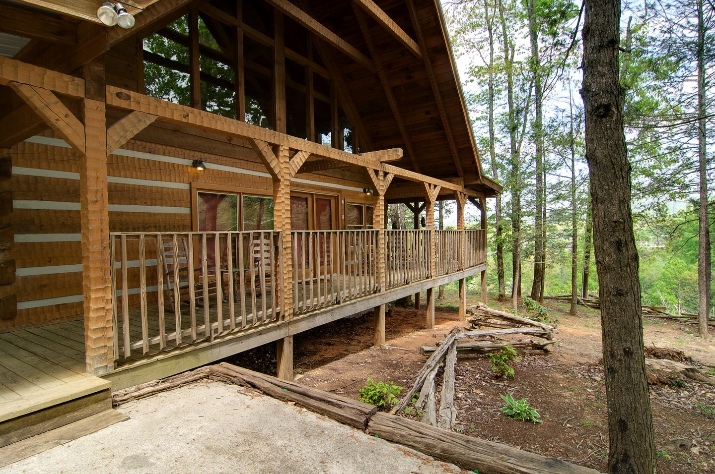 Smoky Mountain Serenity: Your Dream Vacation Awaits in this Perfect Cabin with Hot Tub