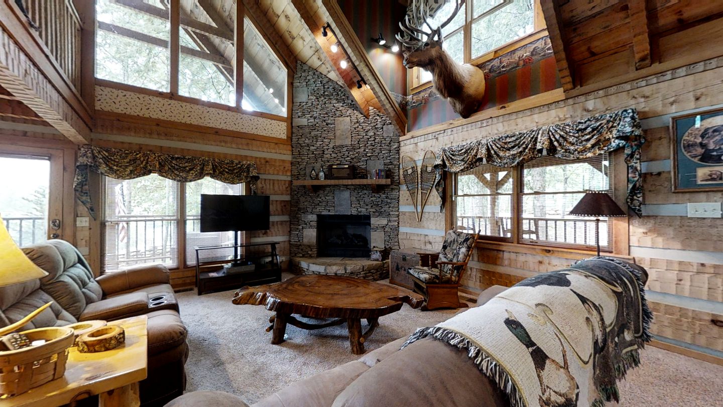 Smoky Mountain Serenity: Your Dream Vacation Awaits in this Perfect Cabin with Hot Tub
