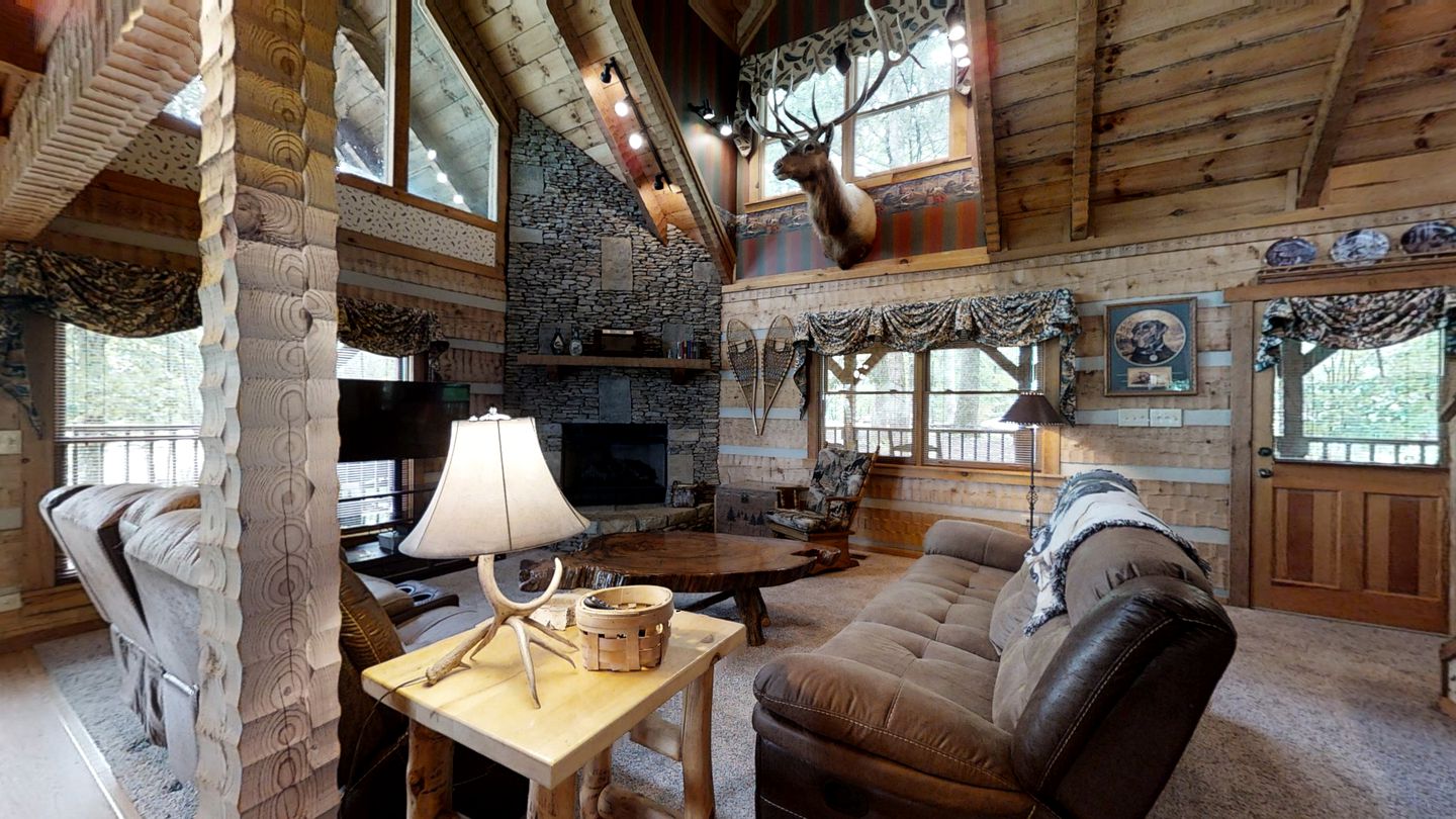 Smoky Mountain Serenity: Your Dream Vacation Awaits in this Perfect Cabin with Hot Tub