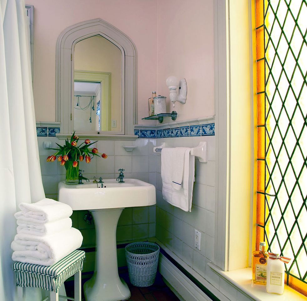 Stylish and Classic Weekend Getaway with Lake Views in North Carolina