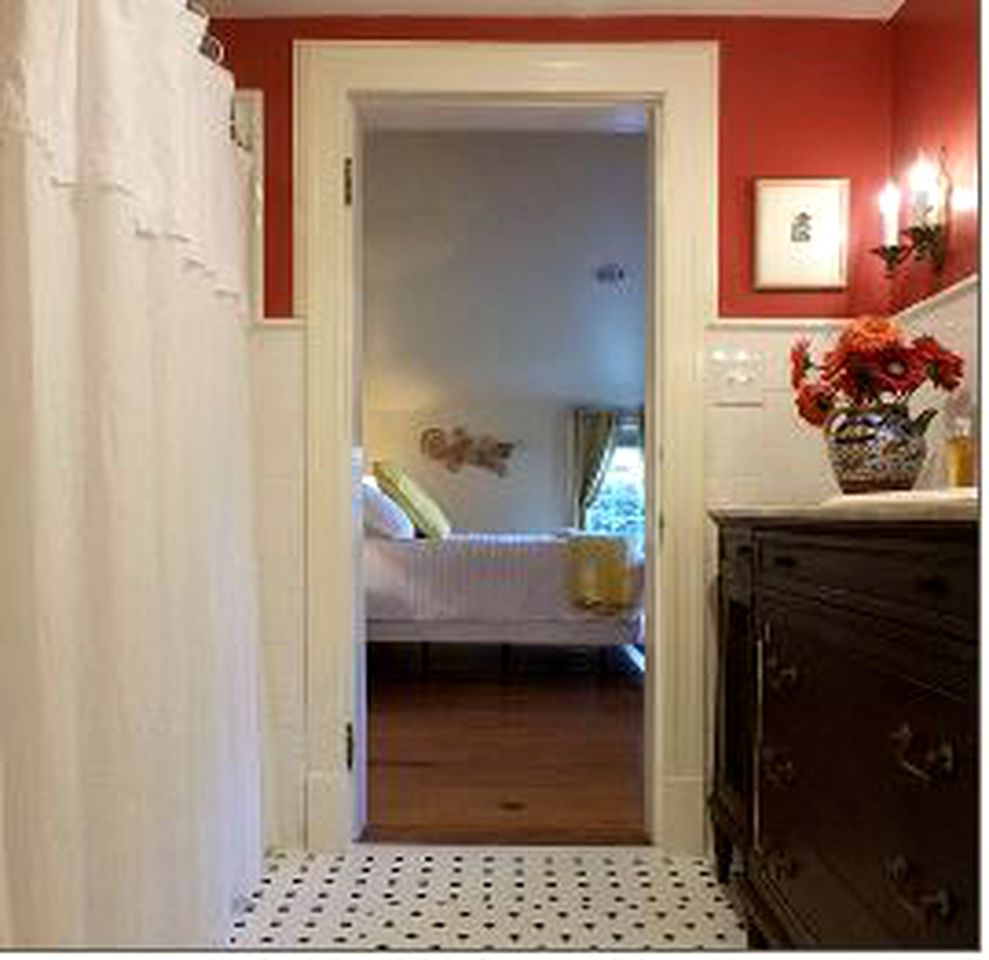 Bright Lakefront Bed and Breakfast Suite near Greenville, North Carolina