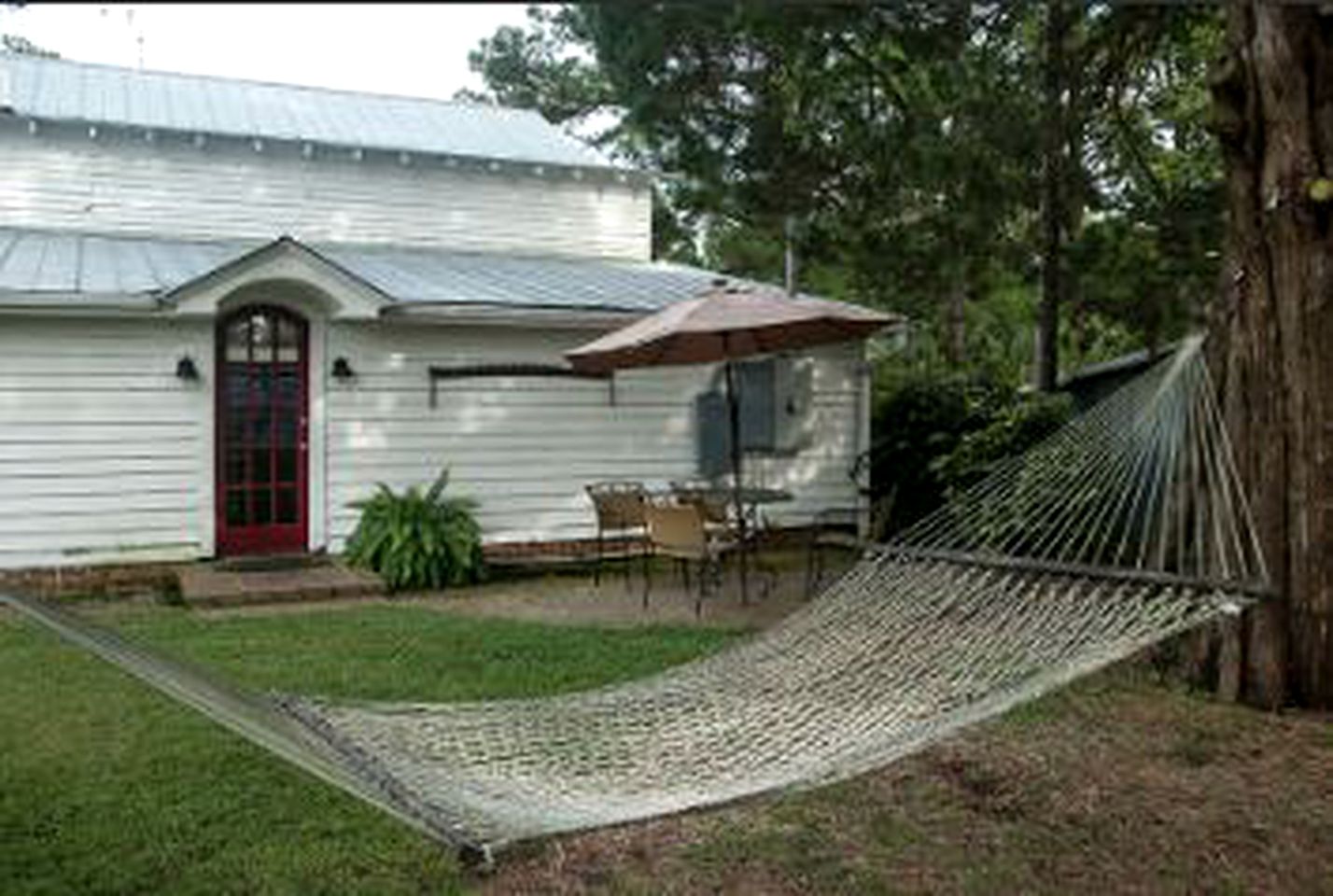 Bright Lakefront Bed and Breakfast Suite near Greenville, North Carolina