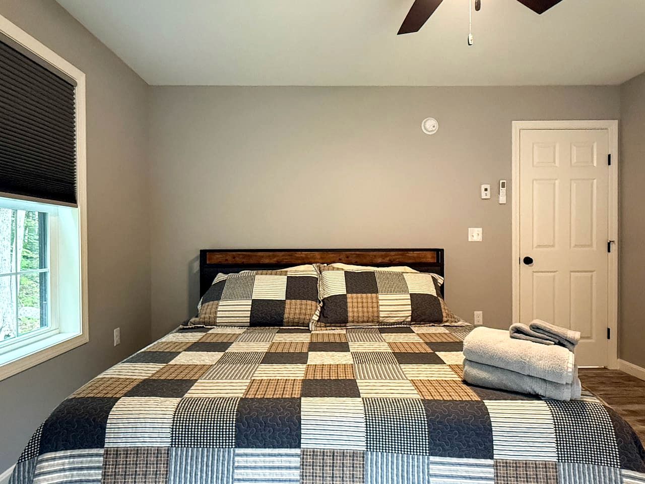 Modern Cottage Retreat Near Pleasant Mountain in Bridgton, Maine