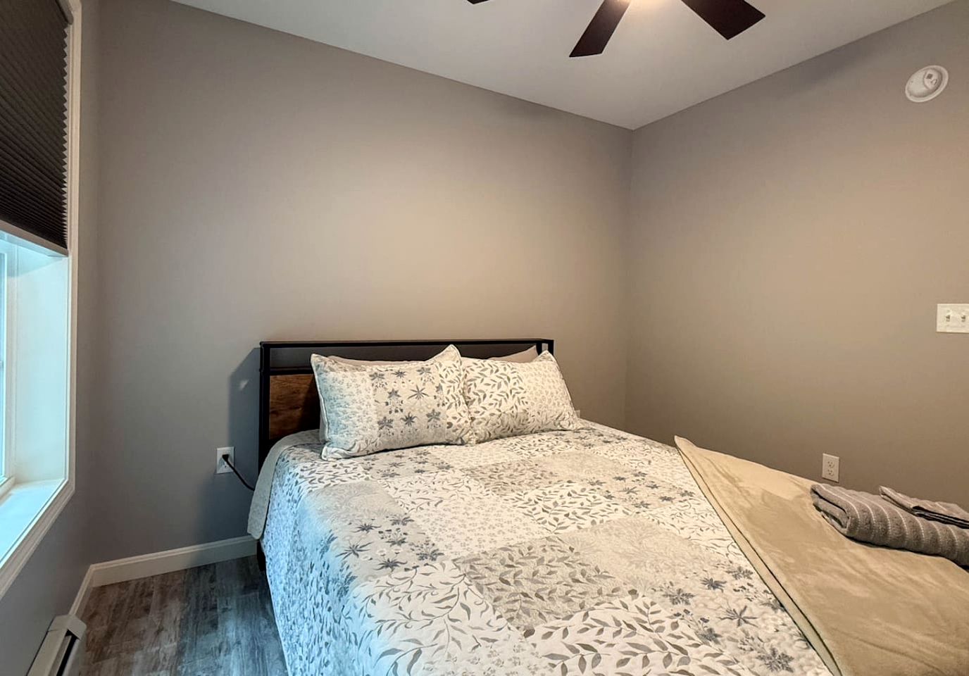 Modern Cottage Retreat Near Pleasant Mountain in Bridgton, Maine