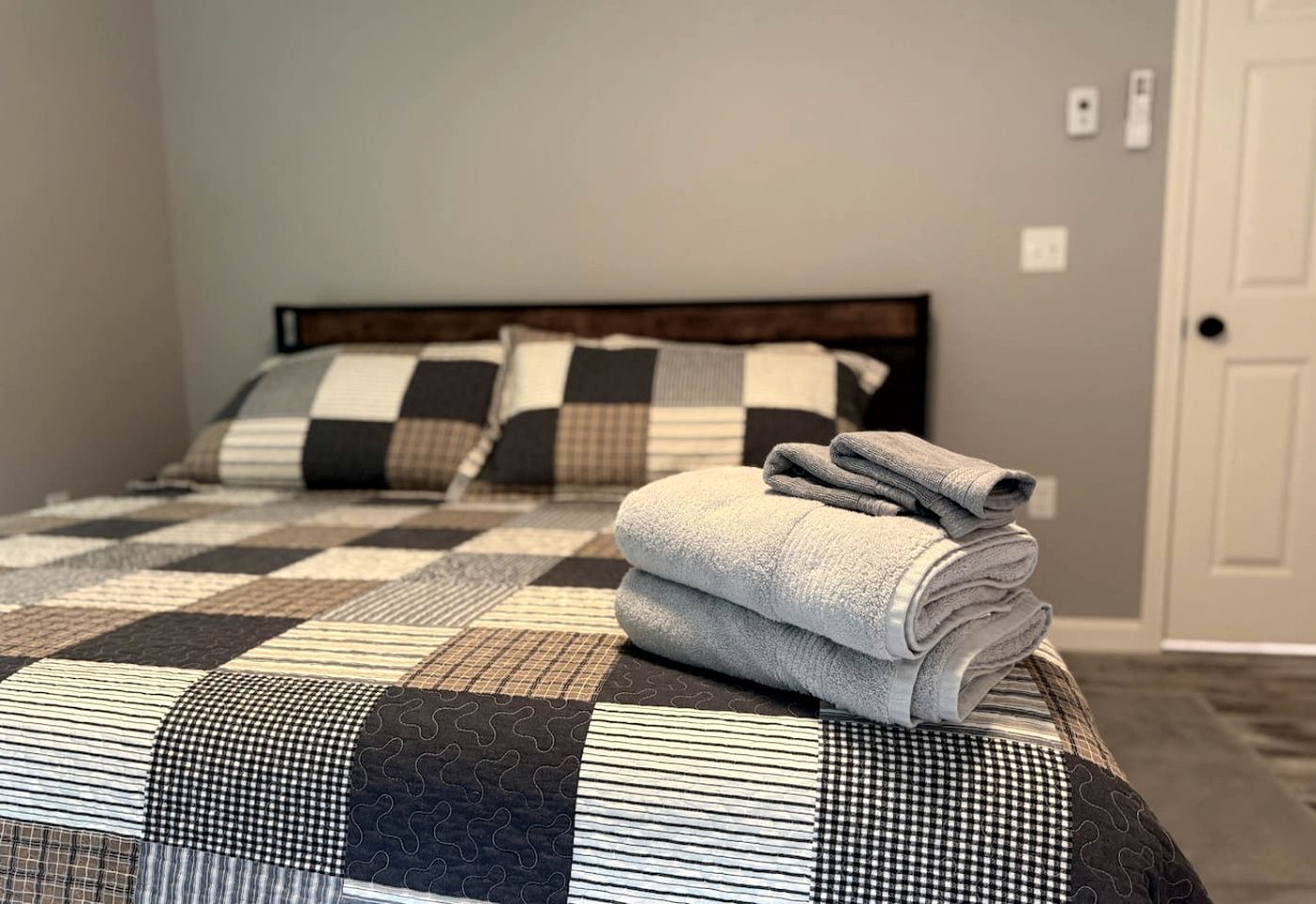 Modern Cottage Retreat Near Pleasant Mountain in Bridgton, Maine