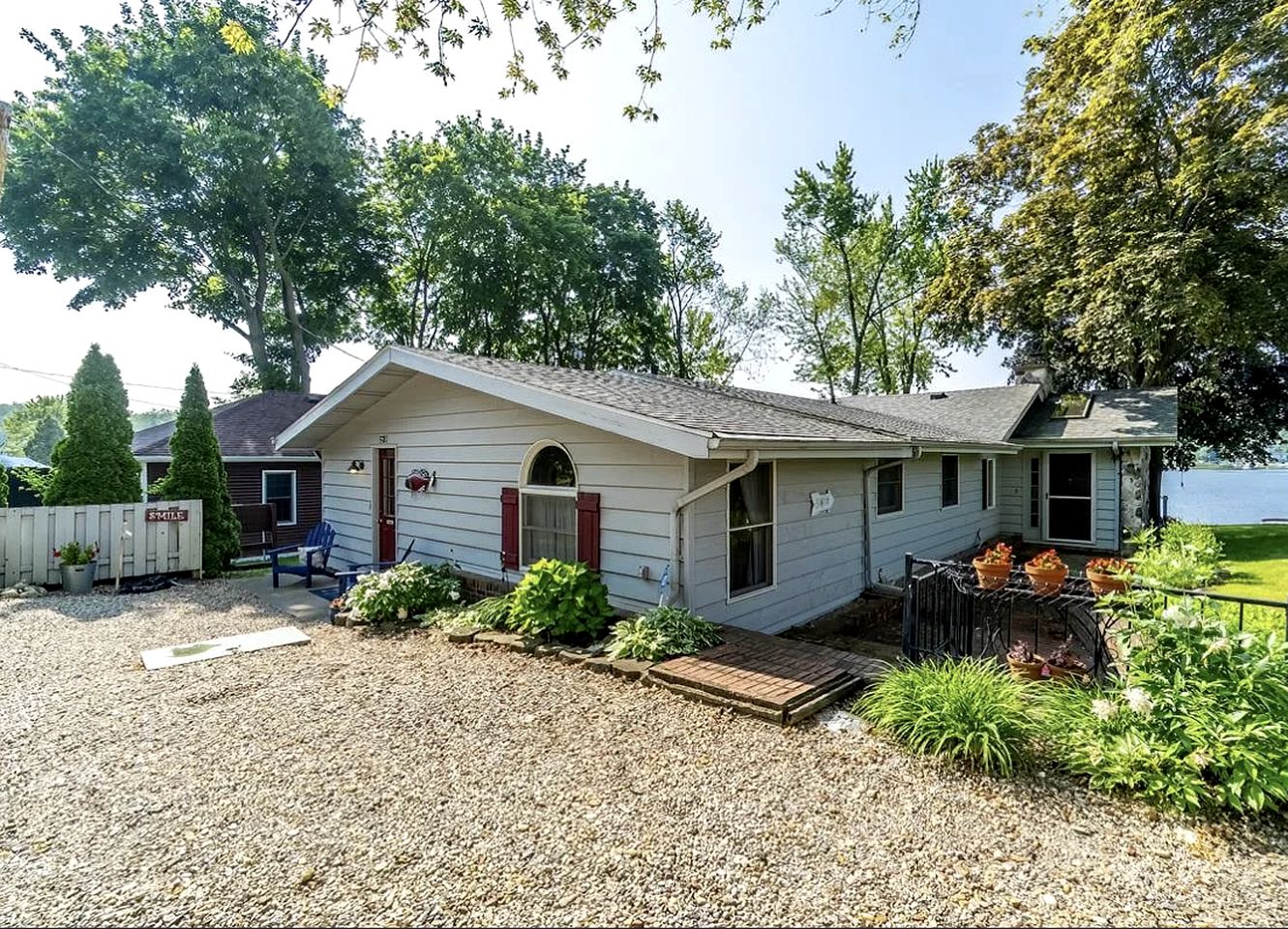 Cozy Lakefront Cabin with Pontoon and Paddleboards Near Fremont, Indiana