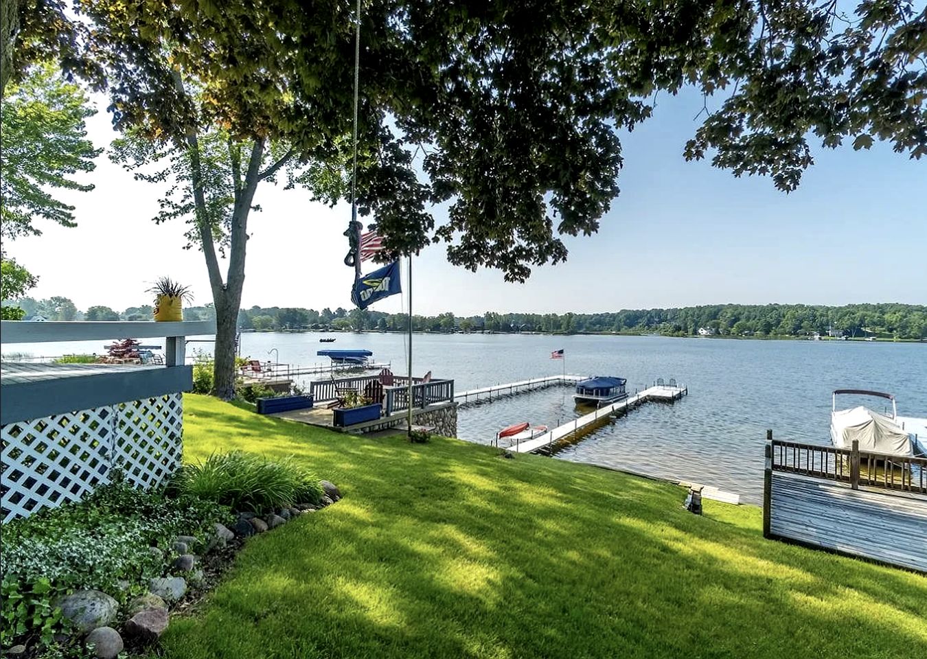 Cozy Lakefront Cabin with Pontoon and Paddleboards Near Fremont, Indiana