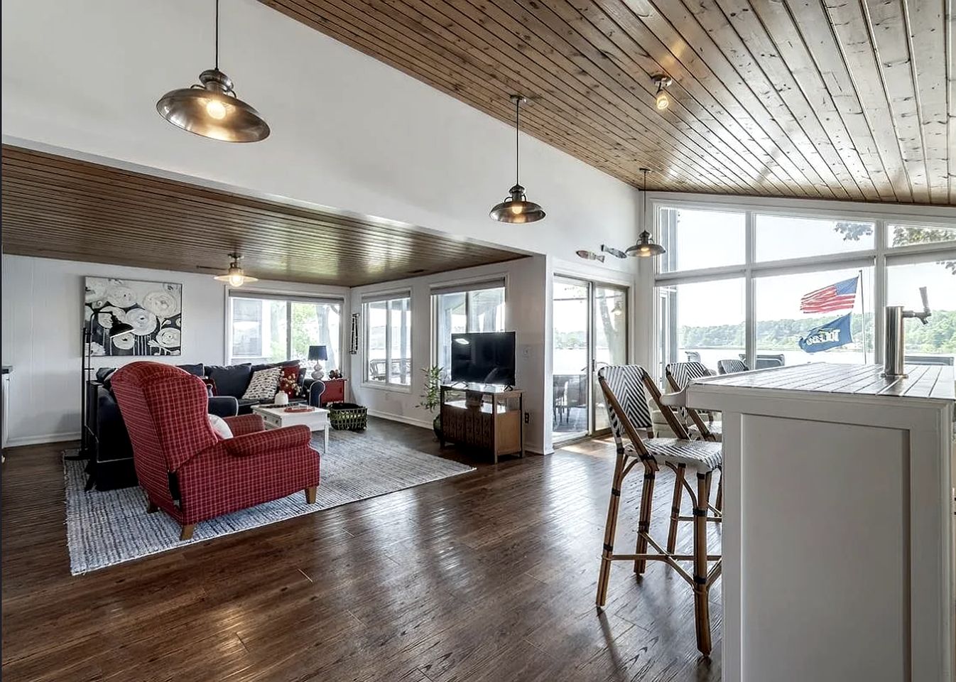 Cozy Lakefront Cabin with Pontoon and Paddleboards Near Fremont, Indiana