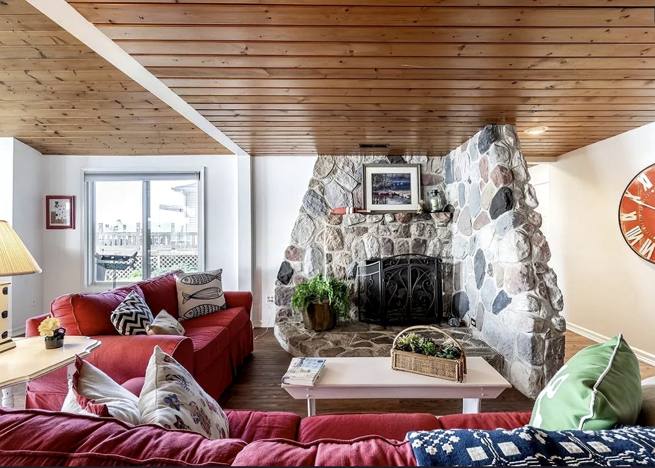 Cozy Lakefront Cabin with Pontoon and Paddleboards Near Fremont, Indiana