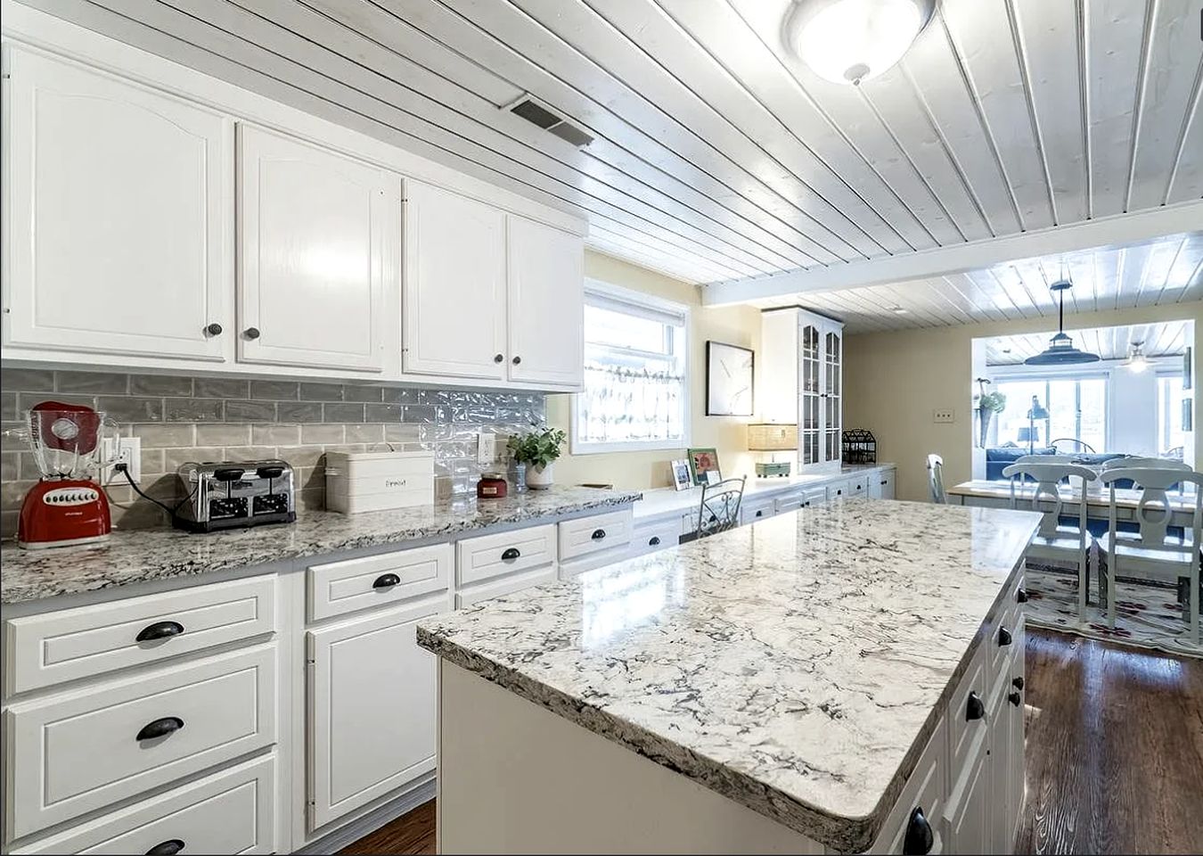 Cozy Lakefront Cabin with Pontoon and Paddleboards Near Fremont, Indiana