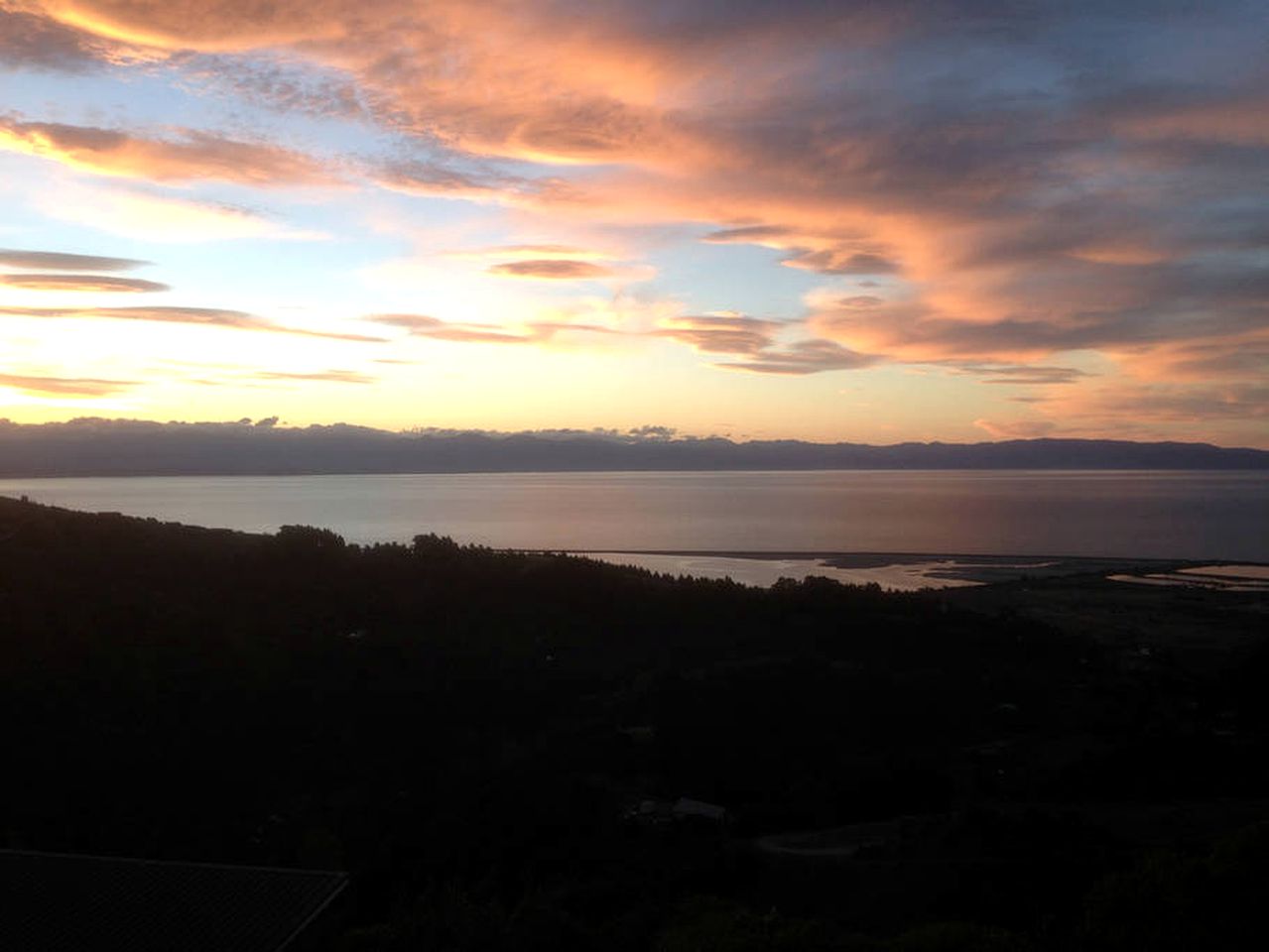 Modern Eco-Friendly Bed and Breakfast Room with Panoramic Views of Tasman Bay, New Zealand