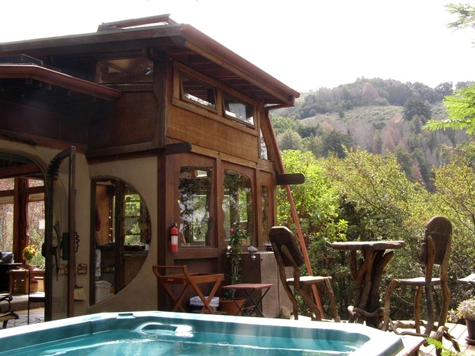 Exterior of yurt: Big Sur (Carmel, California, United States)