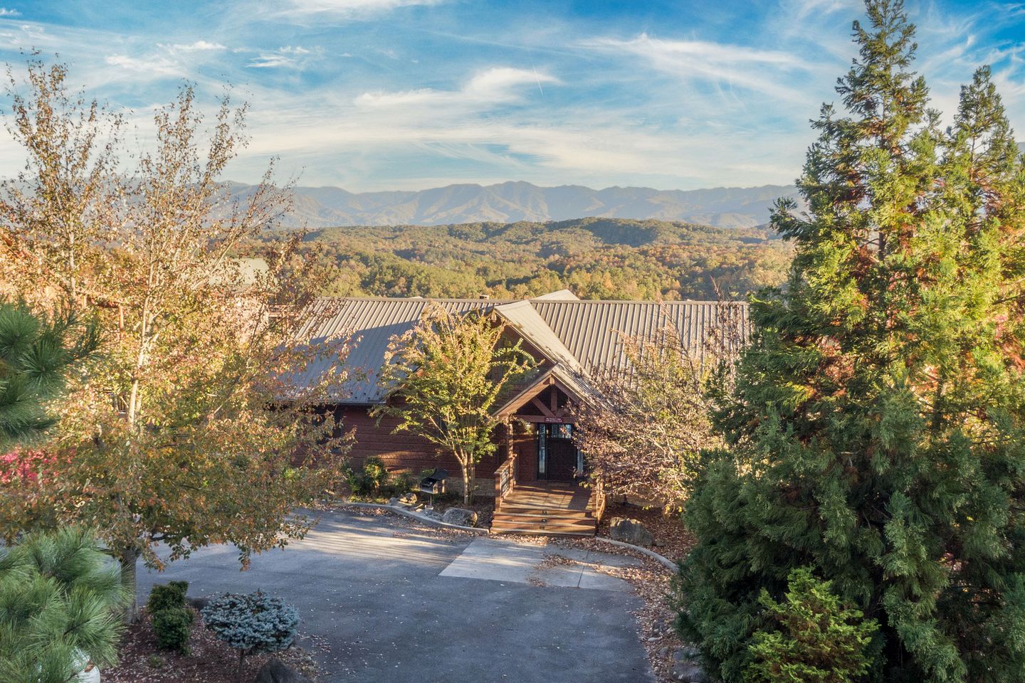 Spectacular Cabin with Hot-tub and Gorgeous Sights in Sevierville, Tennessee