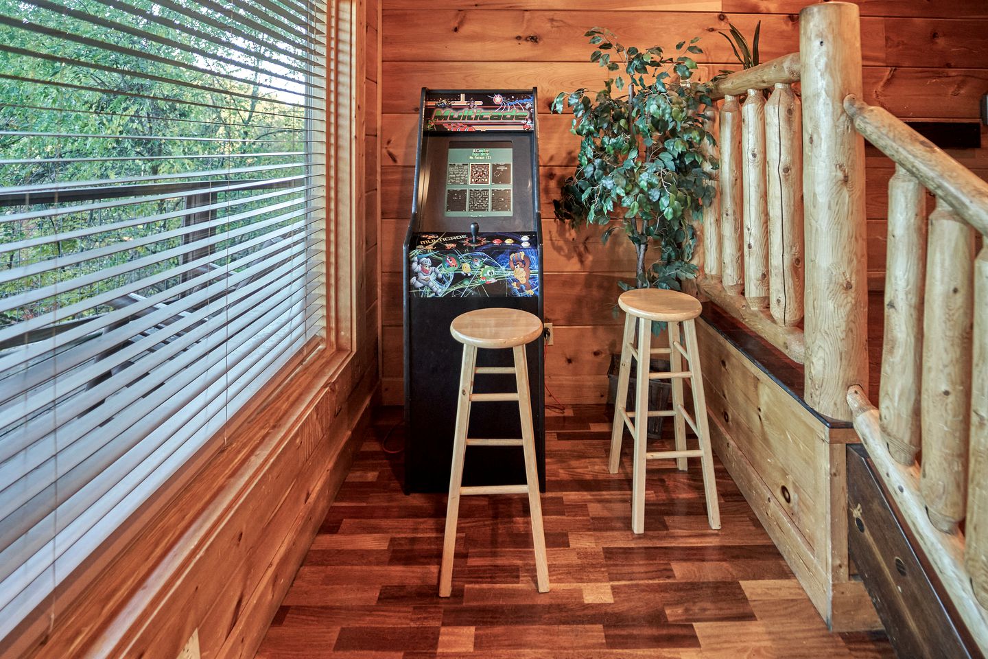 Spectacular Cabin with Hot-tub and Gorgeous Sights in Sevierville, Tennessee