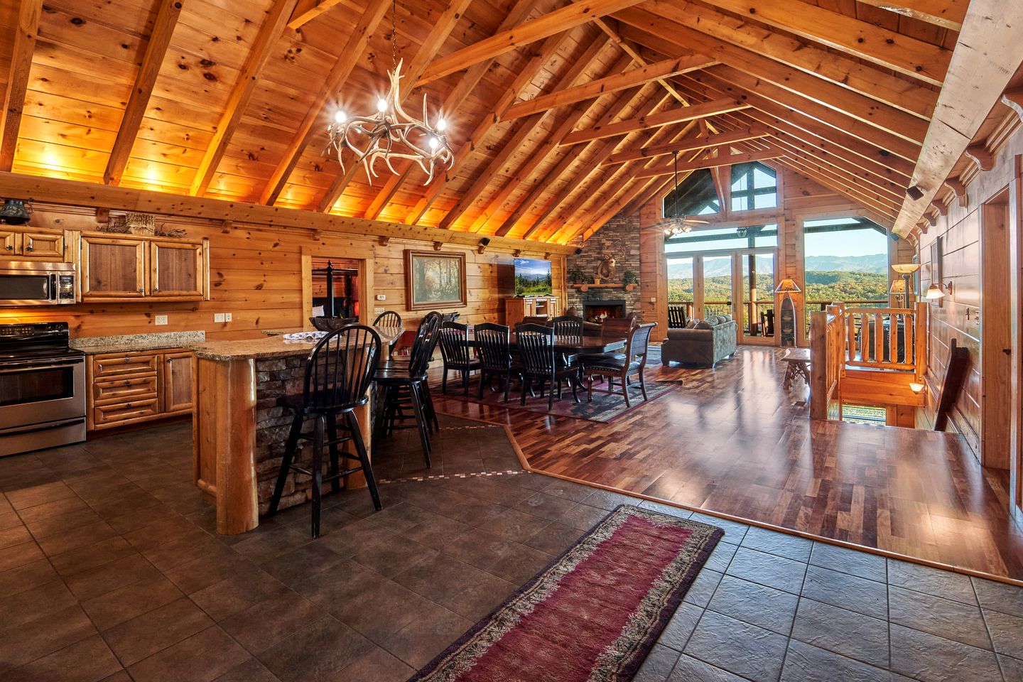 Spectacular Cabin with Hot-tub and Gorgeous Sights in Sevierville, Tennessee